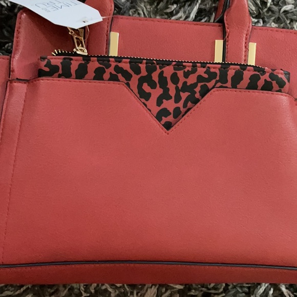 Handbag - Picture 2 of 5